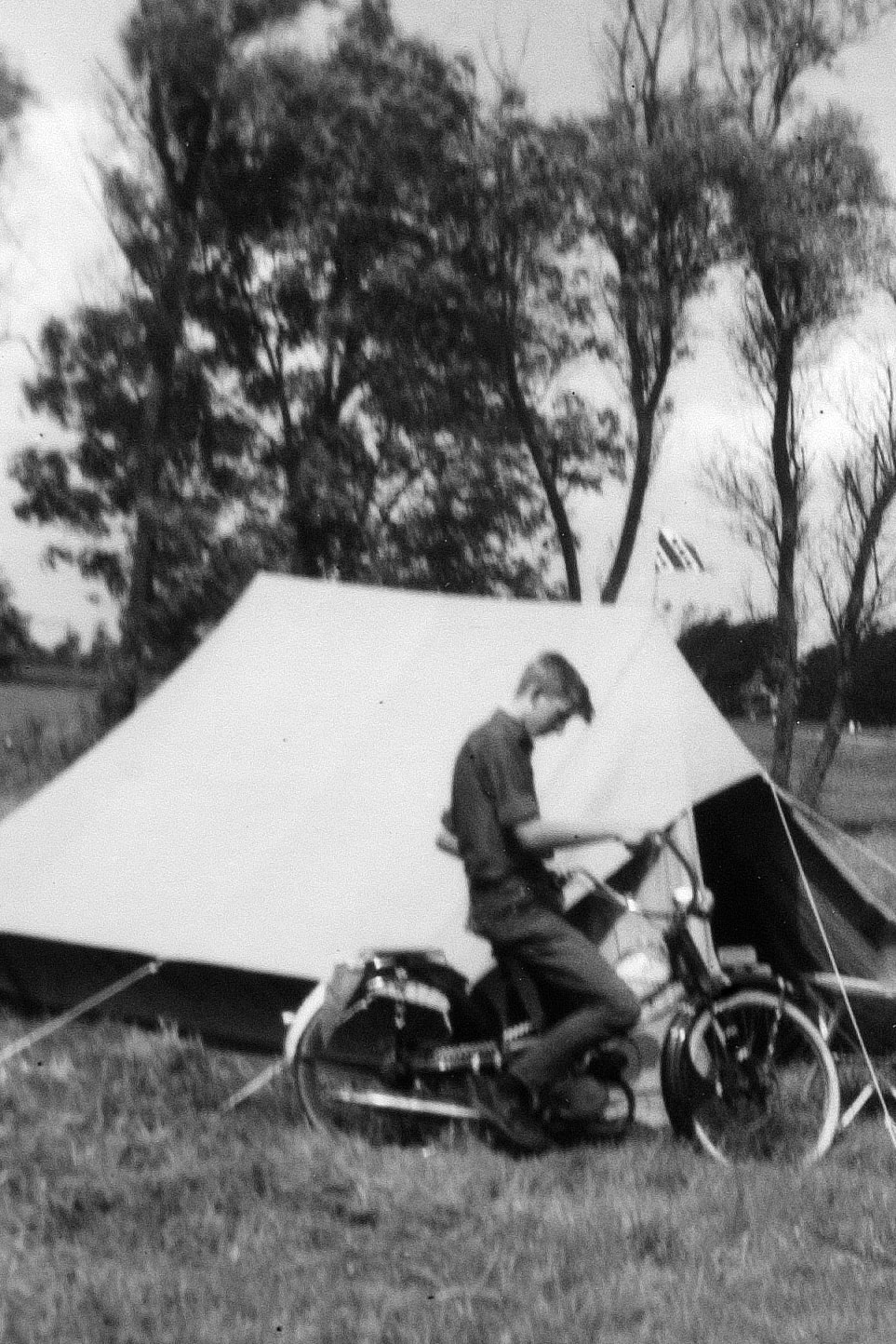 1964, Hette Knijpstra op zijn NSU met hoog stuur